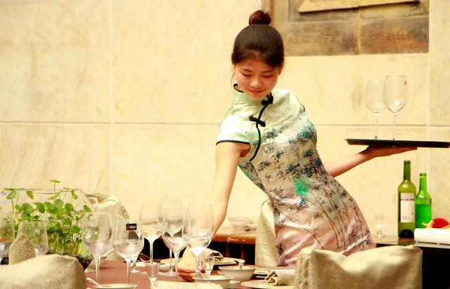 成都藝術(shù)職業(yè)學(xué)院學(xué)費(成都藝術(shù)職業(yè)學(xué)院鄧一)