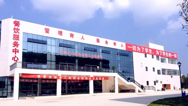 成都藝術(shù)職業(yè)學(xué)院學(xué)費(成都藝術(shù)職業(yè)學(xué)院鄧一)