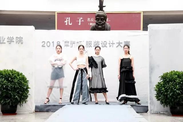 成都藝術(shù)職業(yè)學(xué)院學(xué)費(成都藝術(shù)職業(yè)學(xué)院鄧一)