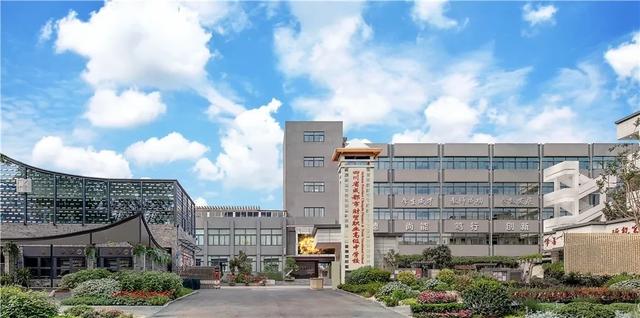 成都財貿(mào)學(xué)校專業(yè)(武漢市財貿(mào)學(xué)校專業(yè)有哪些專業(yè))