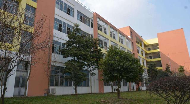 四川國盛技工學(xué)校是公辦還是民辦(四川國盛技工學(xué)校貼吧)