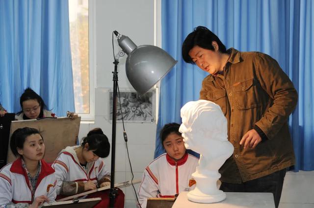 成都金融專業(yè)技術(shù)學(xué)校(成都金融專業(yè)可以報(bào)哪些學(xué)校)