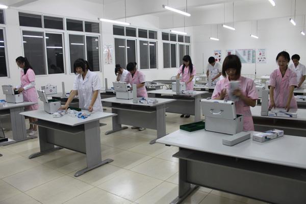 初中畢業(yè)讀學(xué)校(初中畢業(yè)讀職校可以考大學(xué)嗎)