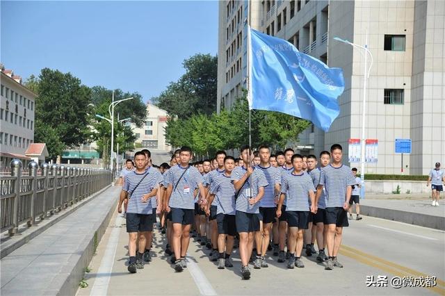 成都航空類學校學費貴不貴(成都航空學校學費多少)