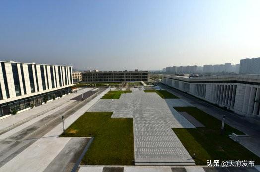 成都建設技工學校學費多少錢(成都圣亞技工學校學費多少)