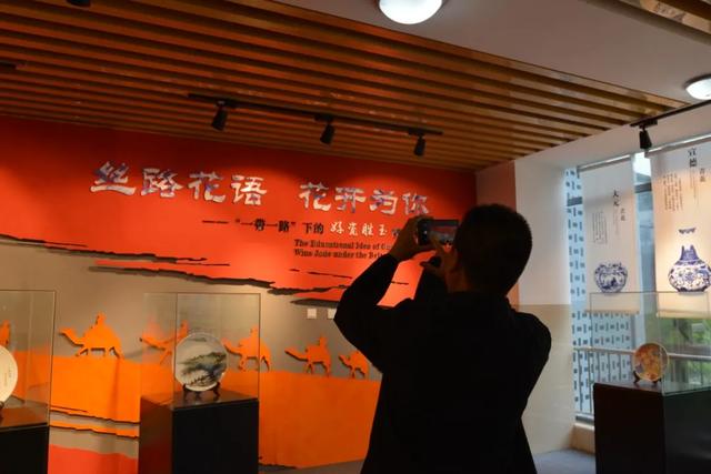 成都高級(jí)職業(yè)中學(xué)(成都高級(jí)職稱評(píng)審條件和材料)
