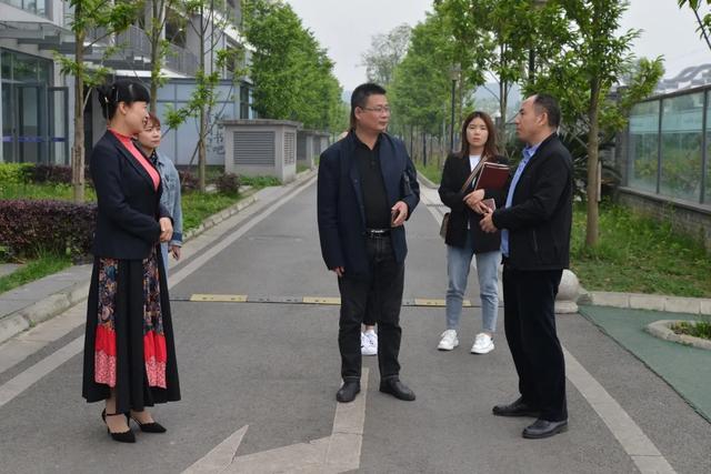 成都高級(jí)職業(yè)中學(xué)(成都高級(jí)職稱評(píng)審條件和材料)