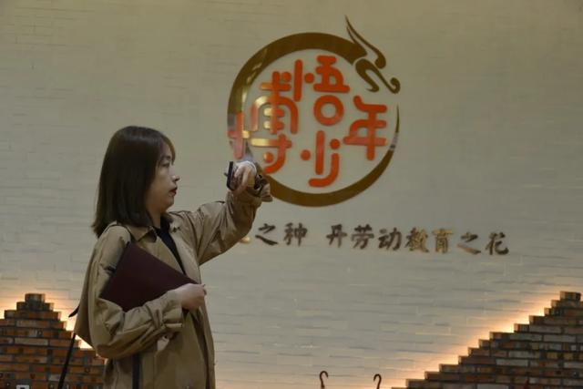 成都高級(jí)職業(yè)中學(xué)(成都高級(jí)職稱評(píng)審條件和材料)