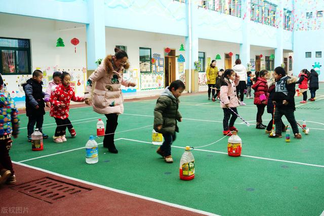 女孩子高職高專學(xué)什么專業(yè)好(職高學(xué)費一年多少)
