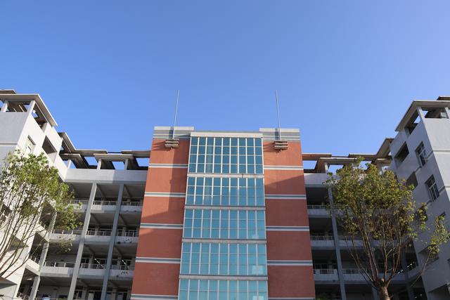 南充鐵路學(xué)校招生簡章(內(nèi)江鐵路機械學(xué)校2021招生簡章)